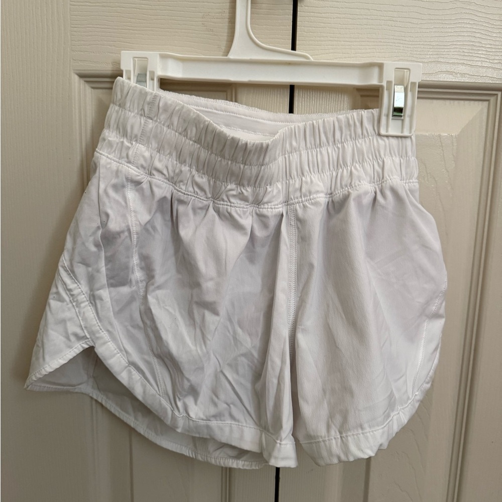 lululemon athletica White Athletic Shorts with Elastic Waist and Relaxed Fit